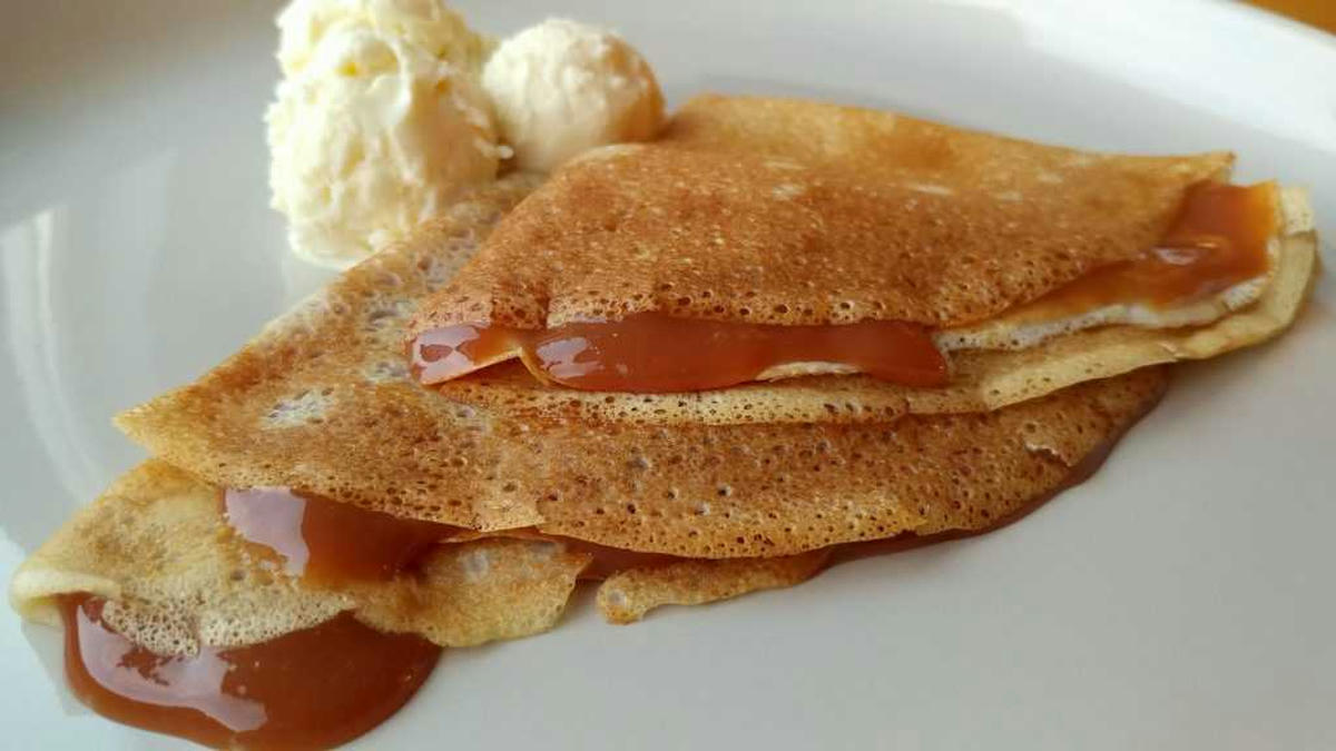 Crepes w/Dulce de Leche