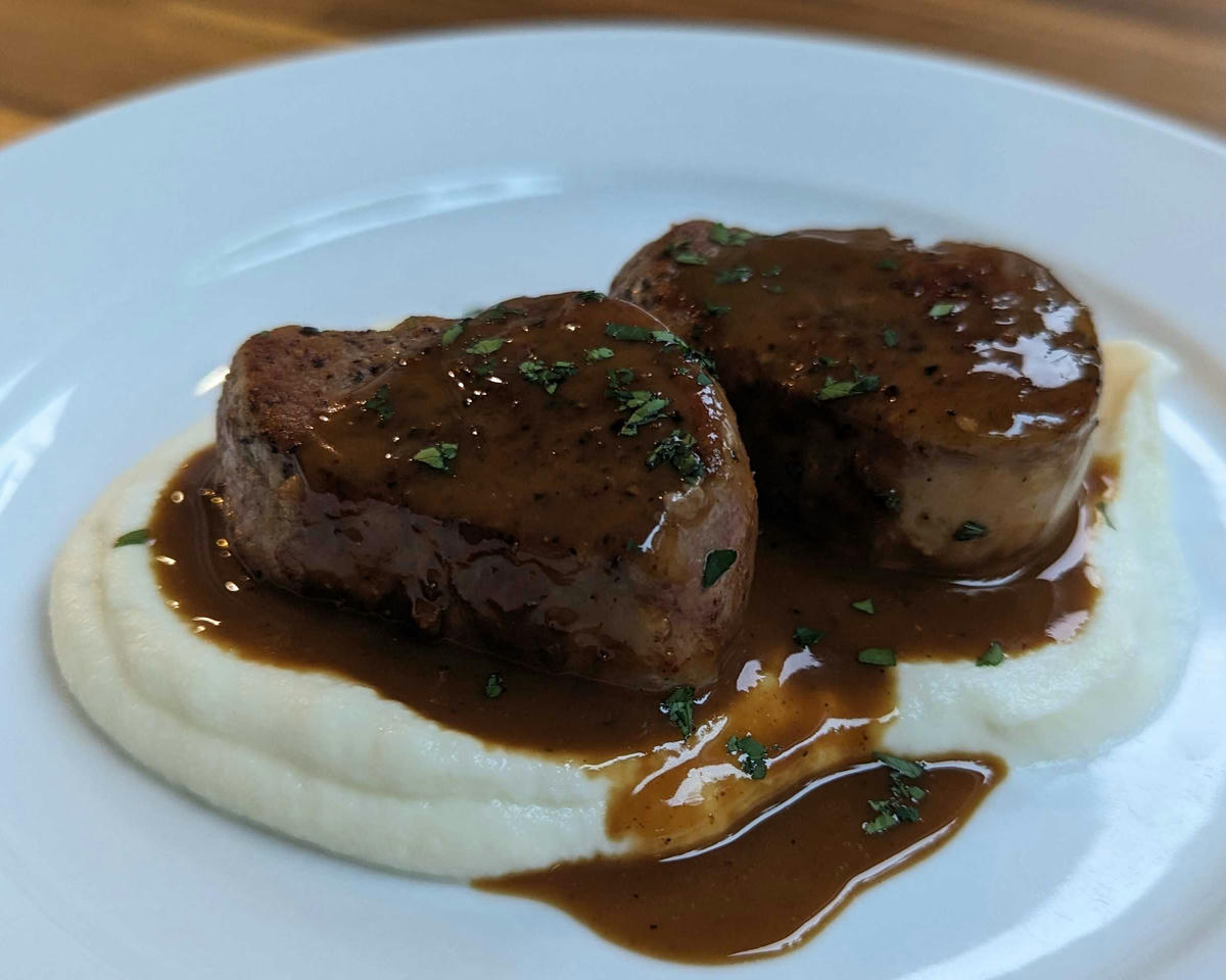 Pork Tenderloin w/Garlic-Wine Sauce