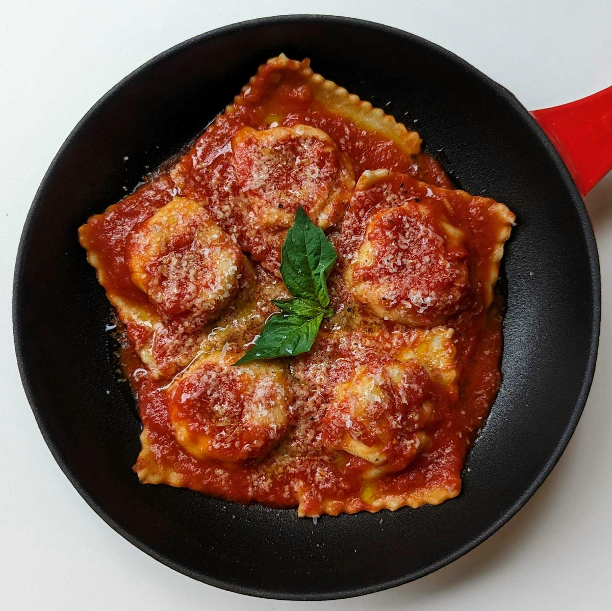 Ravioli w/ Tomato Sauce