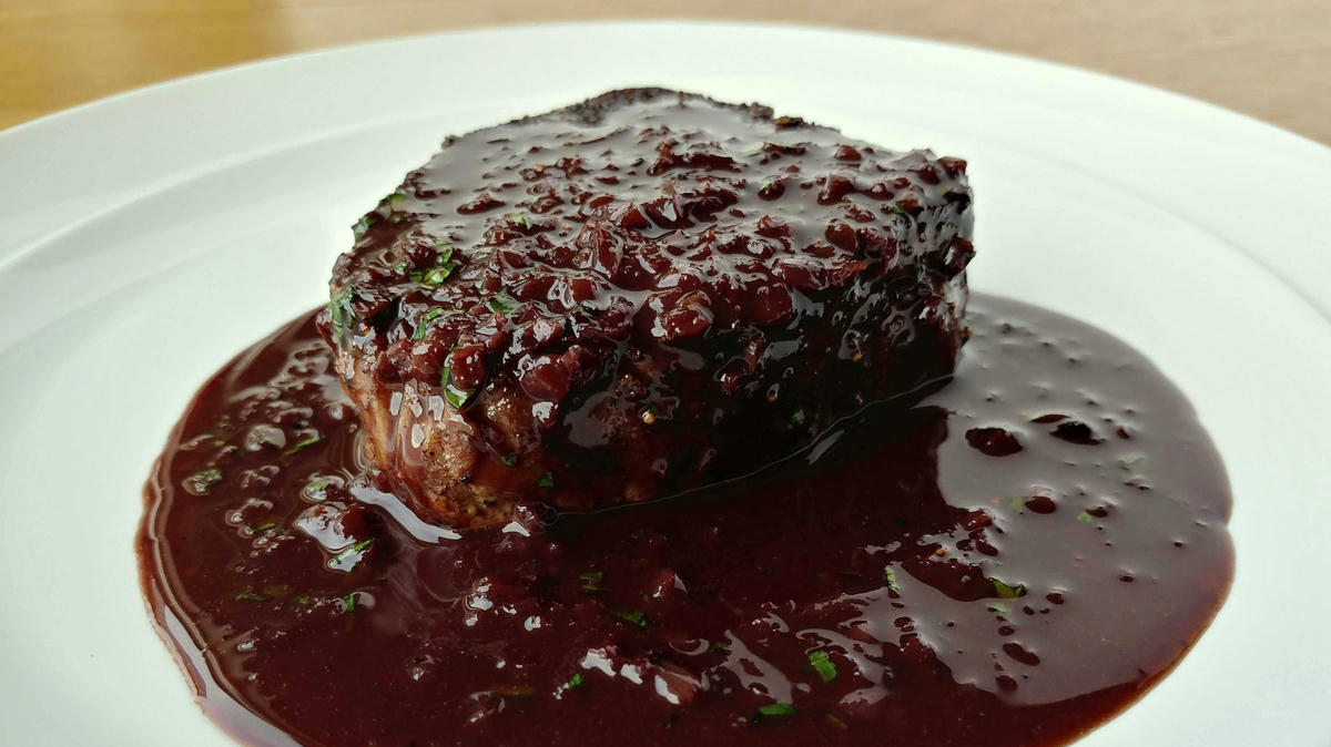 Beef Tenderloin w/Red Wine Sauce