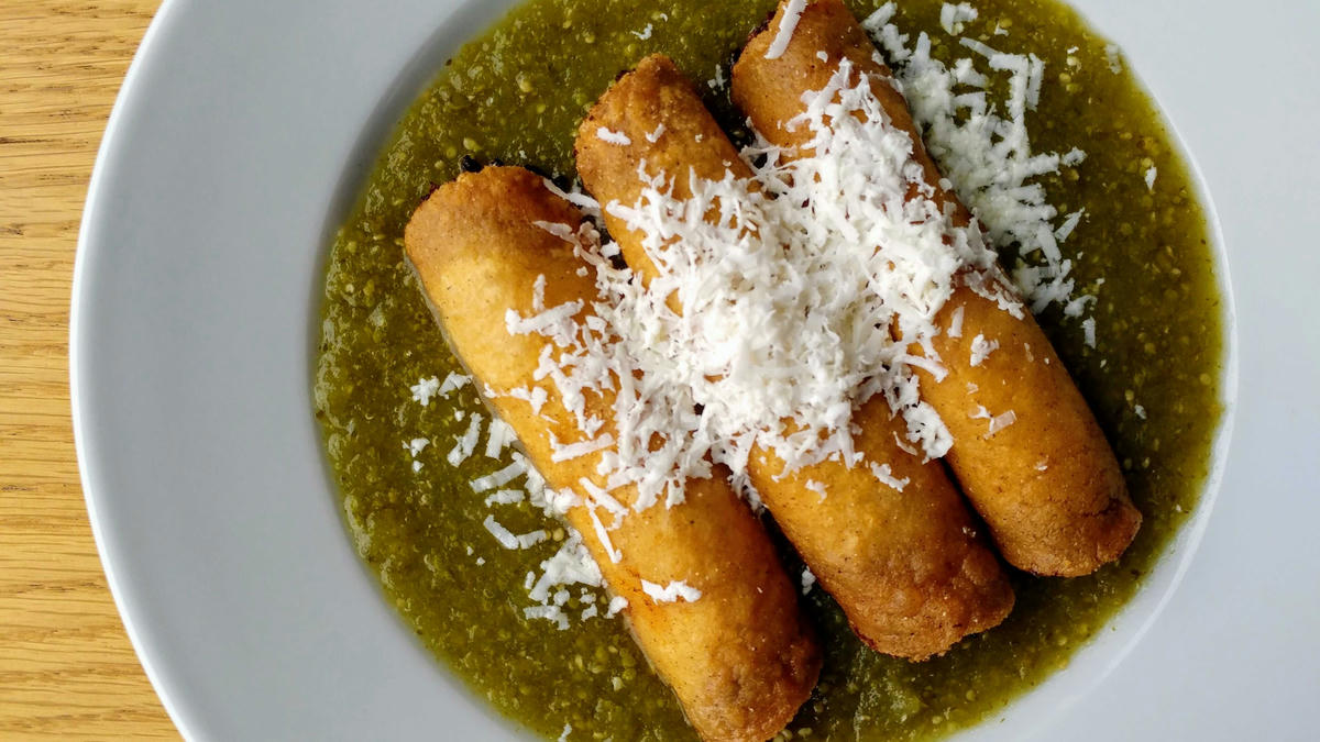 Flautas with Salsa Verde